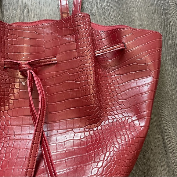 NWOT Large Burgundy Shoulder Bag Faux Leather - Picture 5 of 7